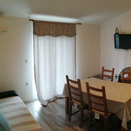 Apartments Sadina Скрадин Екстериор снимка