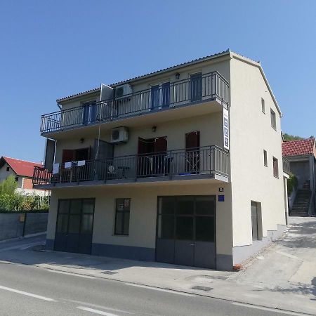 Apartments Sadina Скрадин Екстериор снимка
