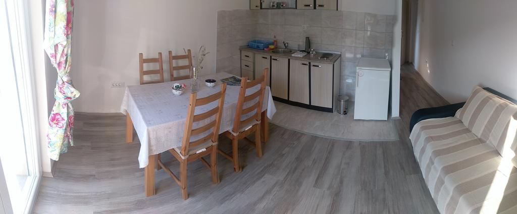 Apartments Sadina Скрадин Екстериор снимка