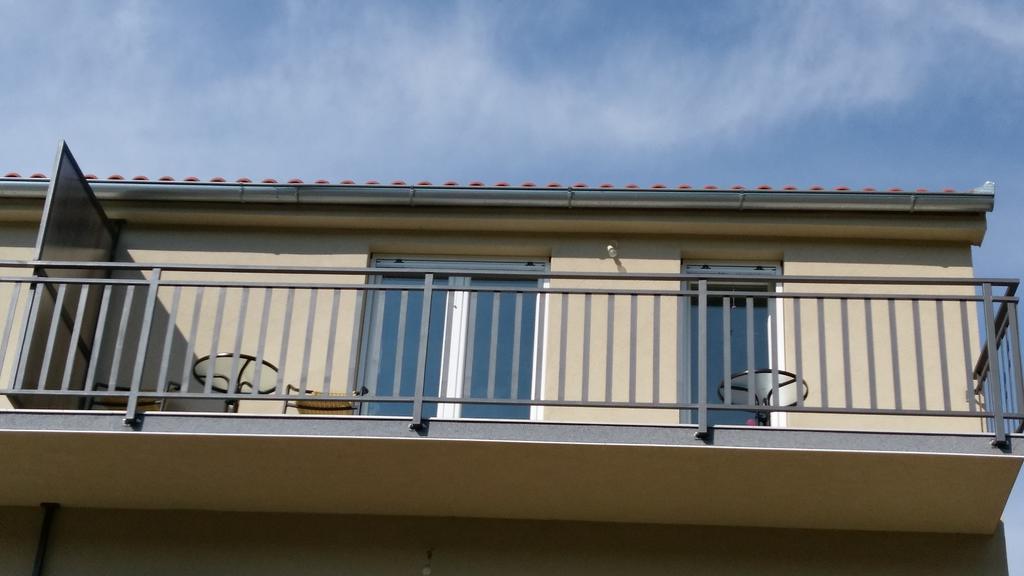 Apartments Sadina Скрадин Екстериор снимка